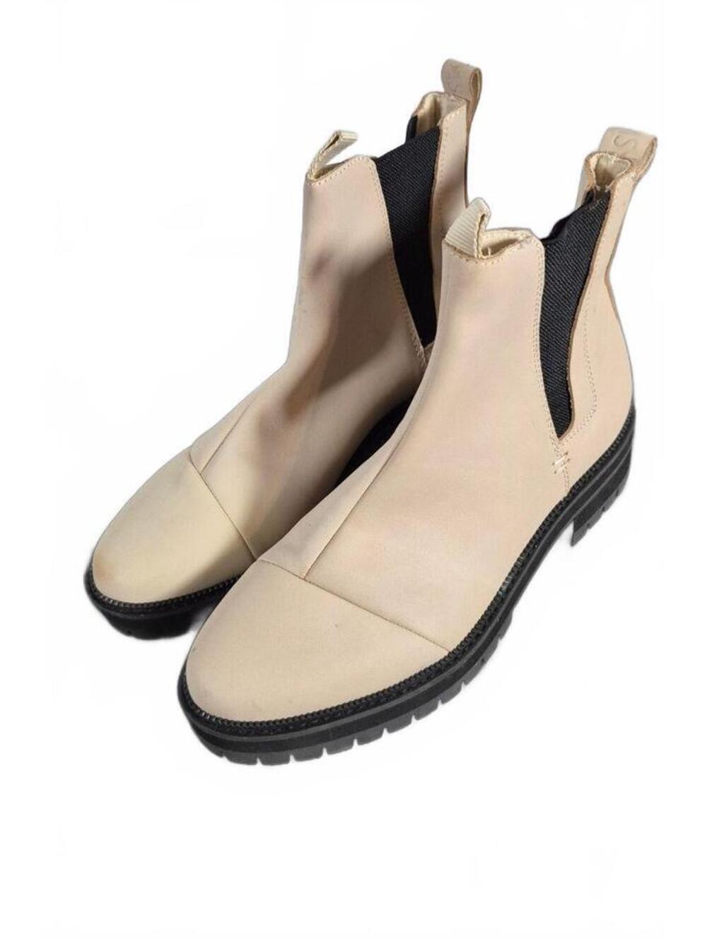 TOMS Beige Chelsea Lug Sole Ankle Boots Women’s 10